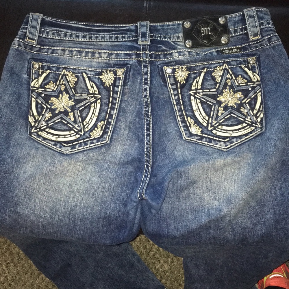 EUC Miss Me Relaxed Boot 33”x32” Jeans